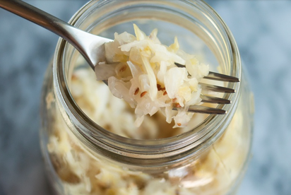 Photo of a jar of sauerkraut prepared by Tammy-Lynn McNabb | ターミーみくなぶ