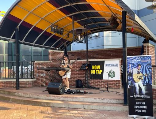 Kyle Langlois performs at Uno Pizzeria & Grill, Springfield, MA