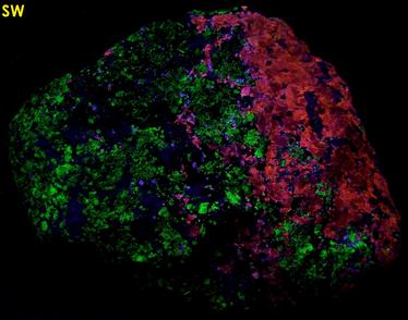 SW LW UV fluorescent SPHALERITE Cleiophane, WILLEMITE, MAGNETITE, CALCITE, Franklin, Franklin Mining District, Sussex County, New Jersey, USA