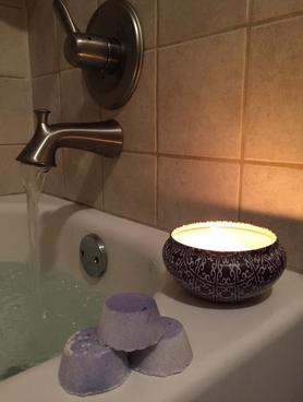 DIY essential Oils Bath Bomb. FREE step by step instructions. www.DIYeasycrafts.com