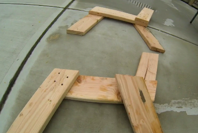 How to make a DIY convertible picnic table that folds into bench seats. www.DIYeasycrafts.com