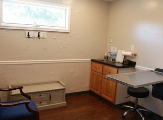 Main treatment area of Cincinnati Hills Animal Clinic Montgomery Road location