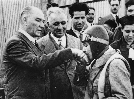 Mustafa Kemal Atatürk Sabiha Gökçen Mehmet Gezer