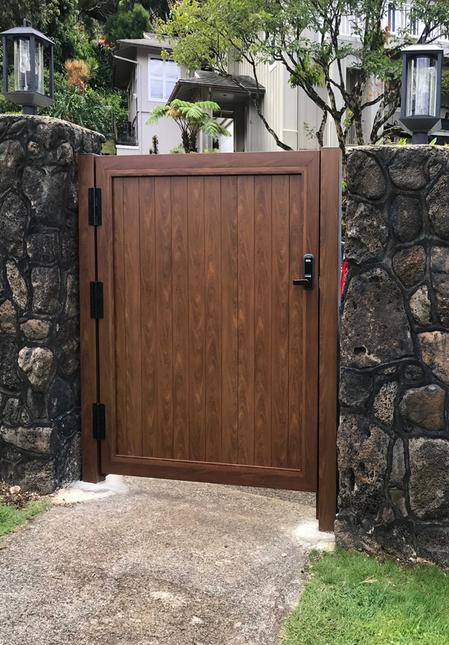 Island Style Gates, Aluminum gates Hawaii, Driveway gate Honolulu, Privacy Gates Oahu, Custom Gates Oahu, Automatic Gates Hawaii, modern aluminum driveway gates