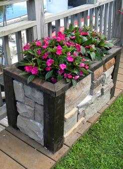 How to build an easy DIY stone veneer raised planter. FREE step by step instructions. www.DIYeasycrafts.com