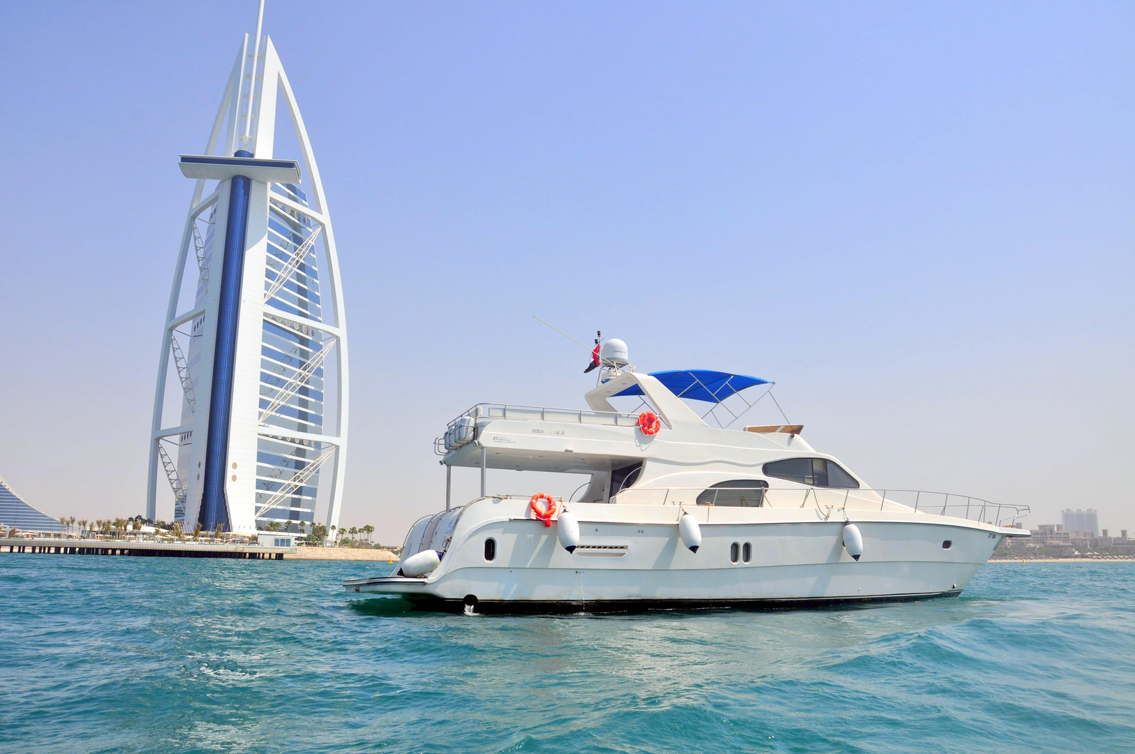 Яхта дубай. Yacht 75 Дубай. Дубай Марина яхты. Amwaj al Bahar яхта. Яхта Кадырова Дубай.