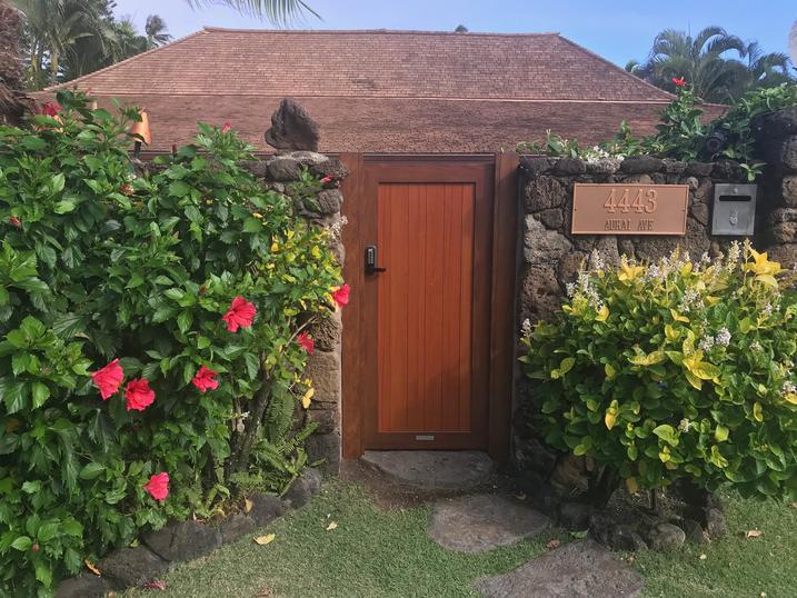 Island Style Gates, Aluminum Gates, Aluminum gates Hawaii, custom aluminum gates , Privacy Gates Oahu, Modern Aluminum Gates