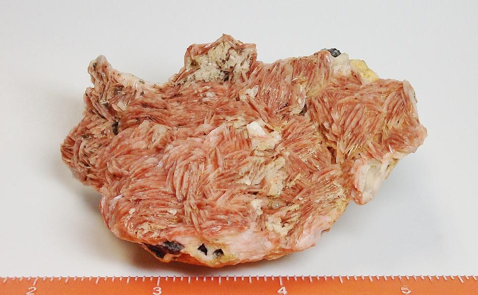 BARYTE w/fluorescent CERUSSITE crystals - Mibladen Morocco