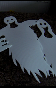 Easy, inexpensive, weatherproof Halloween Ghost decorations. www.DIYeasycrafts.com