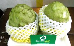 Hoa quả nhập khẩu tại phố Hoàng Quốc Việt, Hà Nội