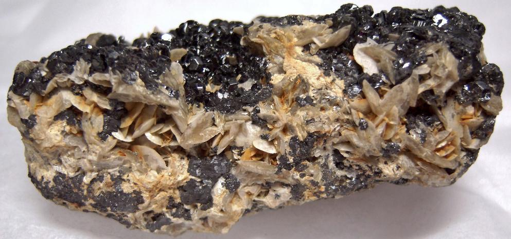 SPHALERITE MARMATITE, SIDERITE - classic locality - Eagle Mine (New Jersey Zinc Eagle Mine; Gilman Mine; Wilkesbarre shaft; Newhouse tunnel; Little Chief Mine; Iron Mask Mine; Belden Mine; Black Iron Mine), Gilman, Gilman District (Battle Mountain District; Red Cliff District), Eagle County, Colorado, USA