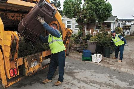 Get the best Garbage Hauler Service in Lincoln NE | LNK Junk Removal