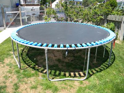 DIY Trampoline Spring cover pool noodle repair. www.DIYeasycrafts.com