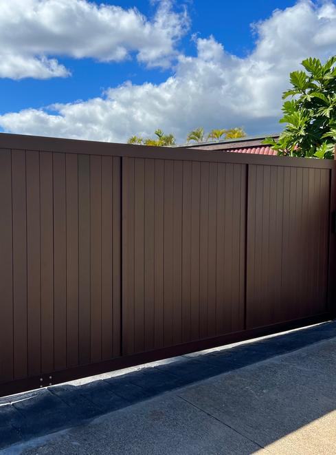 Island Style Gates, Aluminum gates Hawaii, Driveway gate Honolulu, Privacy Gates Oahu, Custom Gates Oahu, Automatic Gates Hawaii, modern aluminum driveway gates