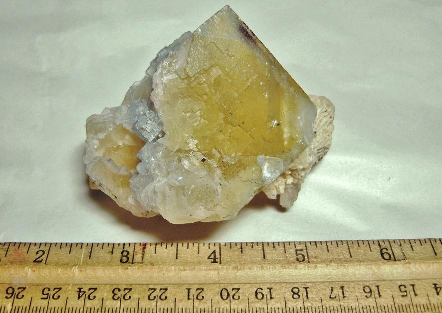 fluorescent FLUORITE, CALCITE, CHALCOPYRITE, Minerva No. 1 Mine (Ozark-Mahoning No. 1 Mine), Ozark-Mahoning group, Cave-in-Rock Sub-District, Illinois - Kentucky Fluorspar District, Hardin County, Illinois, USA