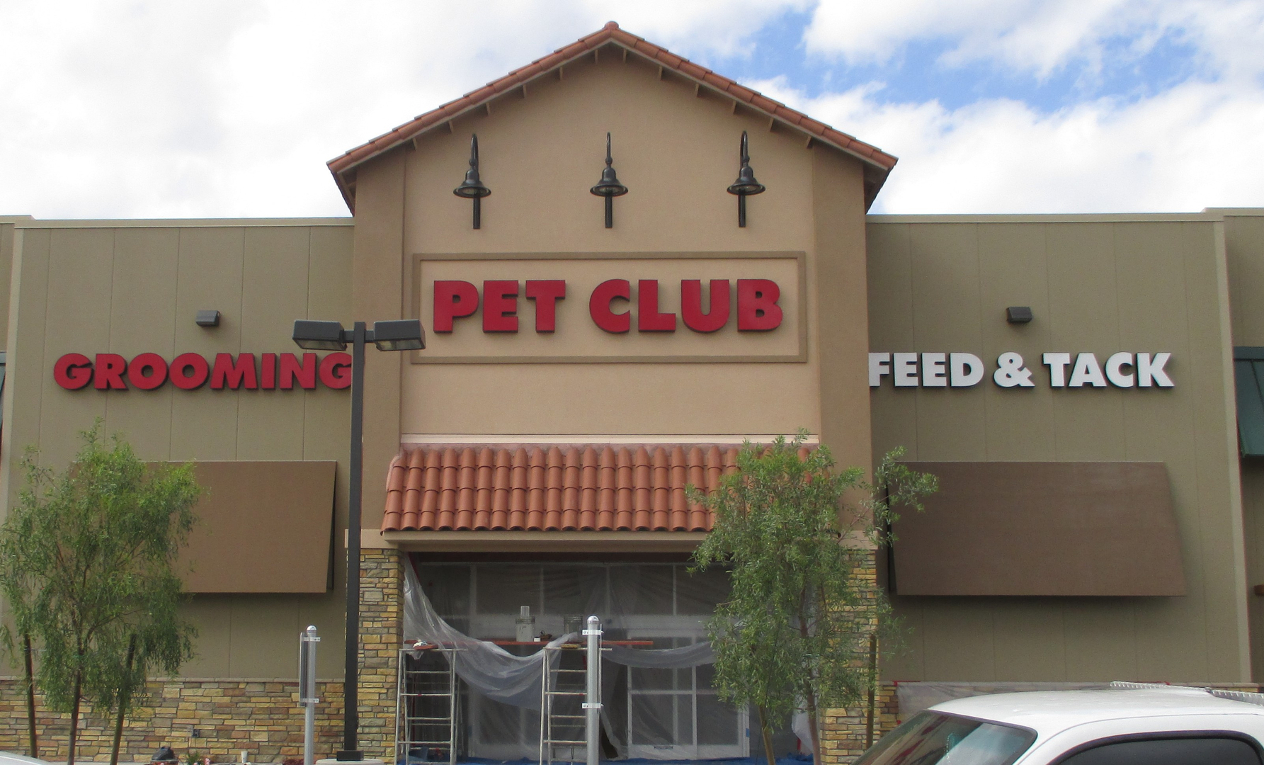 Pet club feed outlet and tack