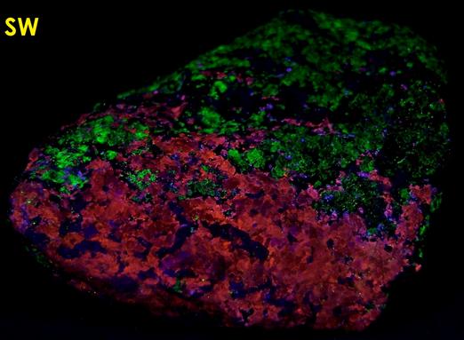 SW LW UV fluorescent SPHALERITE Cleiophane, WILLEMITE, MAGNETITE, CALCITE, Franklin, Franklin Mining District, Sussex County, New Jersey, USA