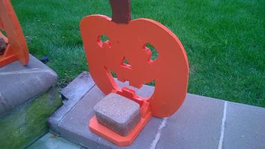 How to make Halloween Wood Pumpkin decorations. Easy step by step instructions. www.DIYeasycrafts.com