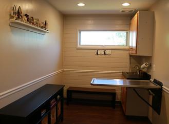 Main treatment area of Cincinnati Hills Animal Clinic Montgomery Road location