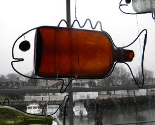 How to make DIY Hanging Bottle Fish Art from any old bottle and some wire. www.DIYeasycrafts.com