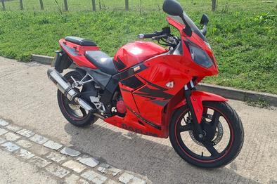 2010 DAELIM 125 ROAD BIKE MOTORBIKE WITRH LONG MOT