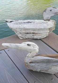 Easy DIY Driftwood Ducks. www.DIYeasycrafts.com