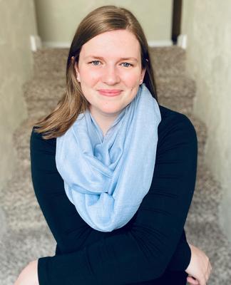 Portrait Photo of Holly Pomme