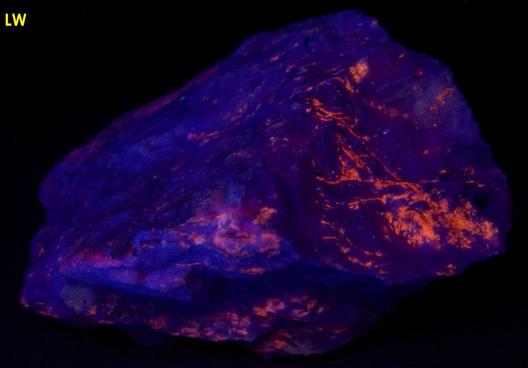 fluorescent SPHALERITE, WILLEMITE, CALCITE, SUSSEXITE, Franklinite, hydrozincite,Sterling Mine, Sterling Hill, Ogdensburg, Franklin Mining District, Sussex County, New Jersey