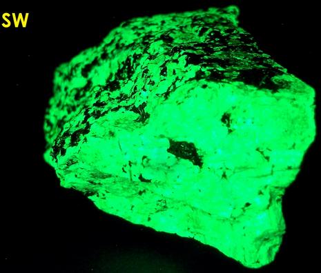 SW LW UV fluorescent WILLEMITE, FRANKLINITE, ZINCITE, Franklin Mine, Franklin, Franklin Mining District, Sussex County, New Jersey, USA