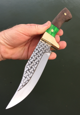 How to make a Celtic Basket Weave Bowie Knife. FREE step by step instructions. www.DIYeasycrafts.com