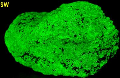SW LW fluorescing WILLEMITE, FRANKLINITE - Franklin Mine, Franklin, Franklin Mining District, Sussex County, New Jersey, USA