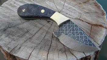 DIY Skinner Knife from precut high carbon steel knife blanks. FREE step by step instructions. www.DIYeasycrafts.com