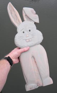 How to make this carved wood Easter Bunny. Designed to be self standing or hung on a wall. FREE step by step instructions. www.DIYeasycrafts.com