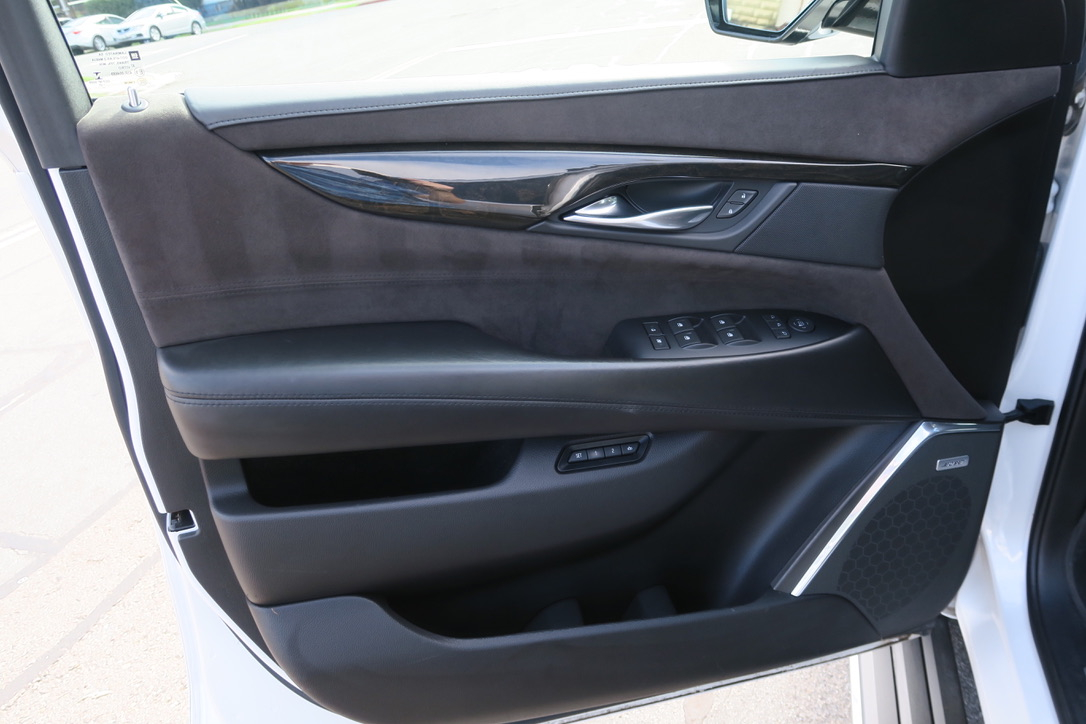 2017 Cadillac Escalade ESV Platinum's photo