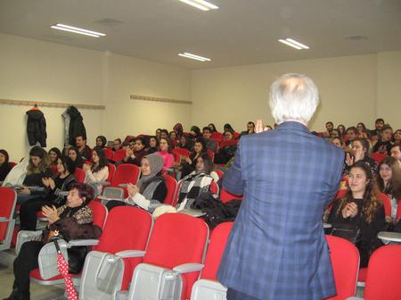 T. C. Yeditepe Üniversitesi ders esnasında Mehmet Gezer
