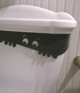 DIY Halloween Potty Peeper Toilet decoration. www.DIYeasycrafts.com