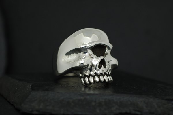 CYCLOPS SKULL RING | Alfred Albrizio Inc. Sterling Assault C'est Magnifique