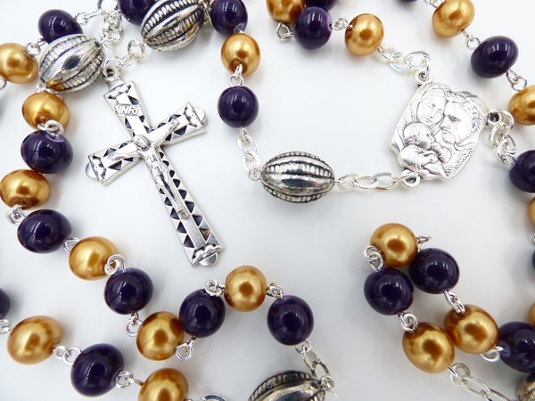 NOTRE DAME NCAA ROSARY FROM ROSARYCREATIONS.COM | RosaryCreations.com ...
